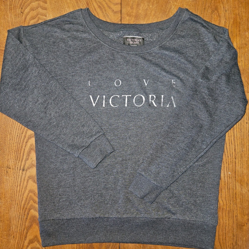 Victoria's Secret Sweatshirt Womens Medium Charcoal Gray Love Victoria Graphic